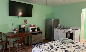 Boat House Studio - Water Front Pets Wifi Smart Tv Apts by RedAwning