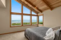 Oceanfront 6Br Home in the Heart of Manzanita. Escape Your Troubles Here!