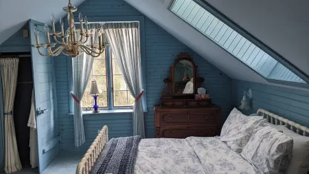 Charming Cottage on Meadowcroft Estate - A Birders Paradise Nestled in the Woods Отели в г. Чатем-Кент Дивижен