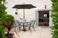 St Helens Apartment 2 - Short Walk to Beach Hotels in Amroth