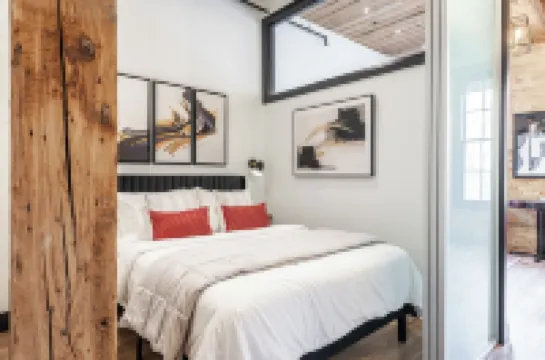 Modern loft with rustic character steps to downtown Stratford