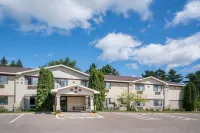 Super 8 by Wyndham Cloquet Hotels near R.W. Lindholm Service Station