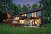 Shady Daze: Waterfront Home w/ Deck, Hot Tub & Lake Views Hotels in Lake Norman of Catawba