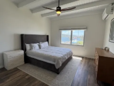 Modern 2-bedroom condo in wonderful Ft. Augusta with AC, WiFi のホテル