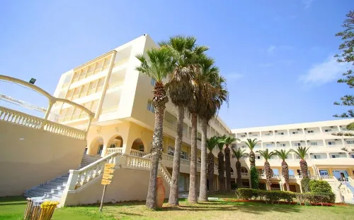 Les Colombes Club Hotel Hôtels à : Mrezga
