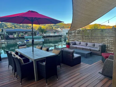 Waterfront Luxury- 3 Plus Bedrooms