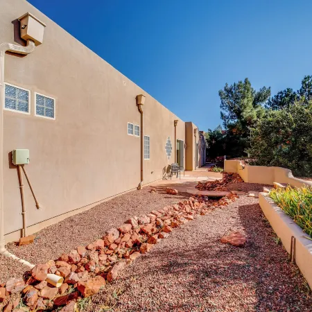 Red Rock Mtn View & Fire Pit: Central Sedona Home!