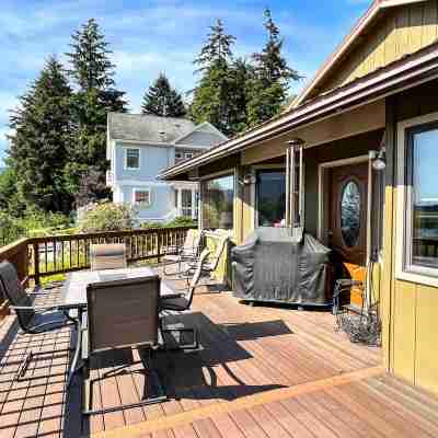 Delightful 3-bedroom house with WiFi in Juneau, AK, centrally located. Others