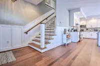Morrisonville Manor w/ Fire Pit & Hot Tub! - Wifi