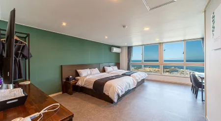 Sok-Cho Travel Hotel Отели рядом с достопримечательностью «Yeongnangho»