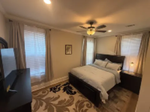 Fully renovated Charming 2-bedroom with full kitchenin amazing at1423 Madison av