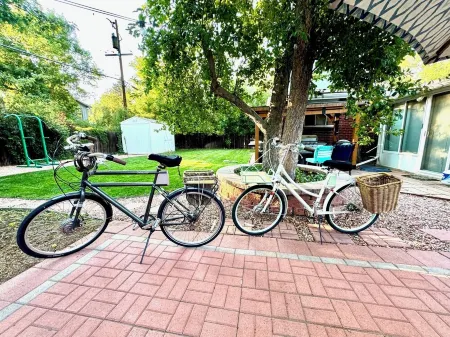 Free e-bikes! Near hiking and Uni of Colo!