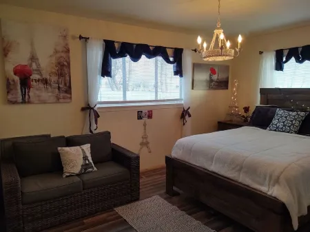 Oasis Retreat at The Lake! King Bed Отели в г. Мозес Лейк