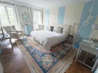 Chateau de Montreuil Hotels near Chapelle Saint-Nicolas de l'hôtel-Dieu