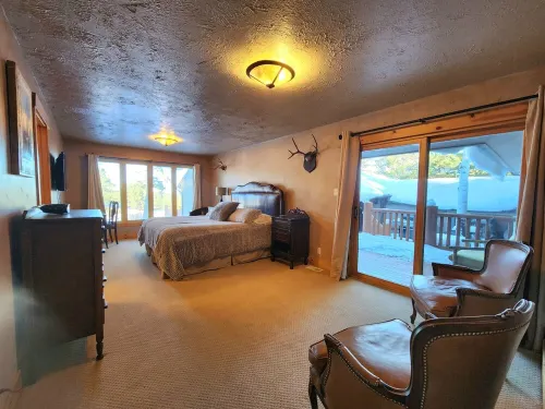 The Lodge at Phantom Lake Ranch with private lakes and hiking trails Hotels in Larimer County