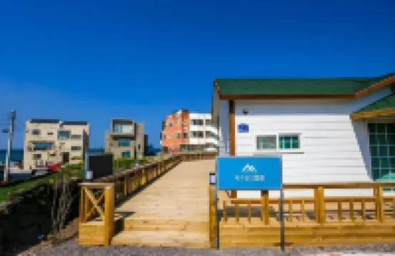 Jeju Woljeong Cello House Pension โรงแรมใกล้Dangcheomuldonggul Cave