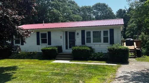 Charming Home with Deck Overlooking Land Trust - Dog Friendly!