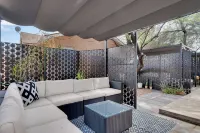 West University art-partment 1 bedroom bungalow!