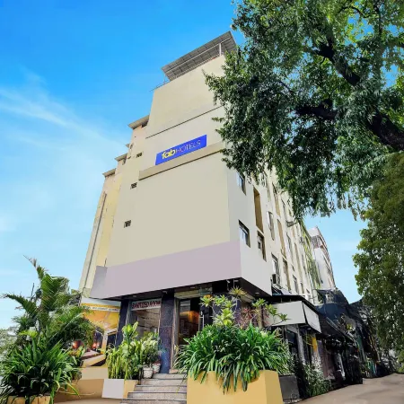 FabHotel Arastu Plaza - Nr Nampally Railway Station Отели рядом с достопримечательностью «Район Нампалли»