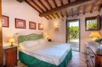 Borgo Mandoleto - Country Resort & Spa Hotels in Castiglione della Valle