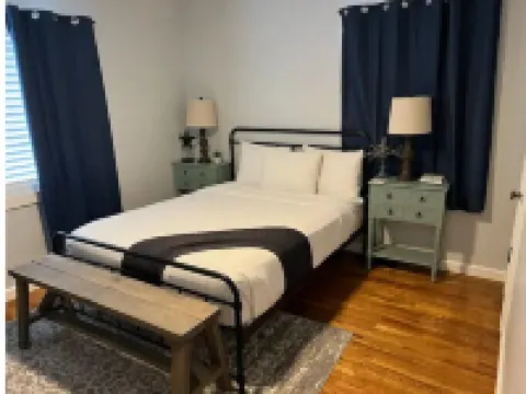 4 Blocks from rt66- Hot Tub-Firepit-AC