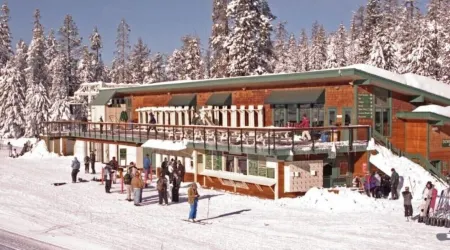 "The Andalusian Manor" Private Luxury Suite Отели рядом с достопримечательностью «Sierra Vista Kiosk - Fresno County Public Library»