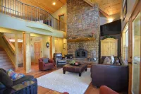 Riverfront Property! Hot Tub! Bring the Dogs!!