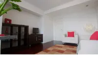 2Stay - A2 Local Accommodation with swimming pool