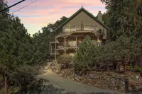 Bearfoot Lodge Near Hiking & Skiing!