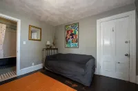 1 Bedroom Studio and 1 Full Bathroom-Close to Beach, Encore and TD Garden Arena.