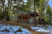 Nestled Pines Retreat Hot Tub, Pool Tahoe, Foosball, +More! Hotels near Echo Summit TRT