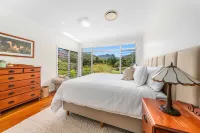 Private Luxury Home in the Mountains with Spa, Sauna and Flowing Creek Hotels in Lamington