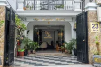 The Dahlia Hotel & Apartments Hotels near Bodhi Temple