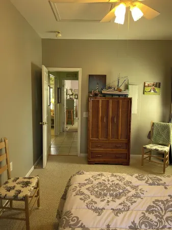 4-bedroom house in delightful Oak Island with WiFi, AC