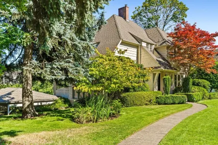 Perfect Home Base for University of Oregon Events or Visits! Отели рядом с достопримечательностью «KLCC»