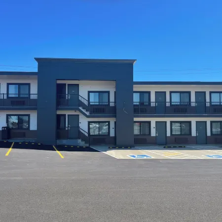 Seven Seas Inn & Suites