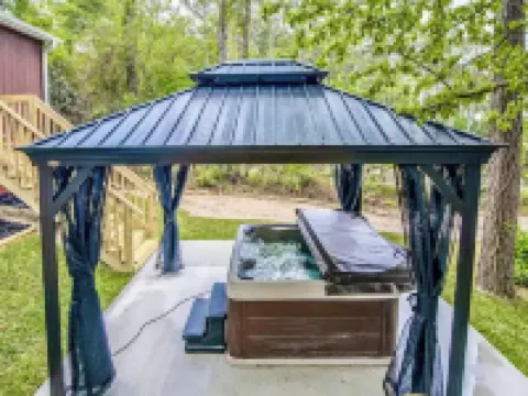 Coco Villa-Hot tub,kayak,paddle,VOLLEYBALL&GAMES! Hotels in Trinity County