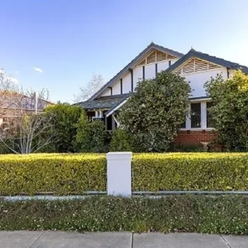 Luxuriously appointed, recently renovated 4 bed, 3 bath home in CBD