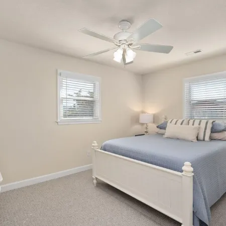 Charming 3-bedroom cottage in gorgeous Nags Head with WiFi, AC