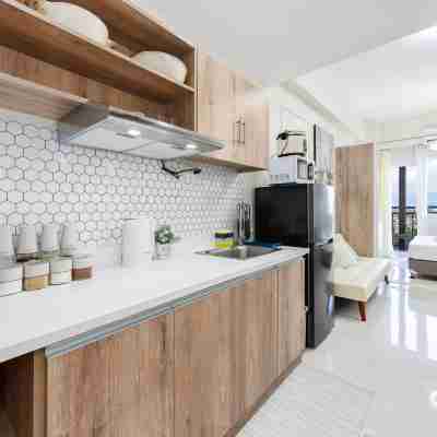 Modern Nordic Studio with Balcony and Pool in Primeworld District Near Airport Others