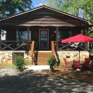 "The Cabin" at North Alabama Sailing Marina - Sail, Fish, Ski or Just Relax!