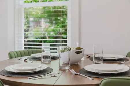 2BD Charming Ideally Located Bungalow Отели рядом с достопримечательностью «T3»