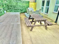 Glen Fern Lodge - Garden Apartment with Parking - Town Centre - Close to Beach