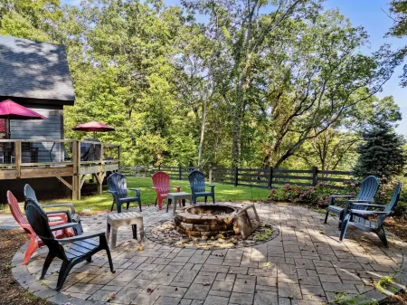 Large Secluded House in Hendersonville with jaw dropping views!