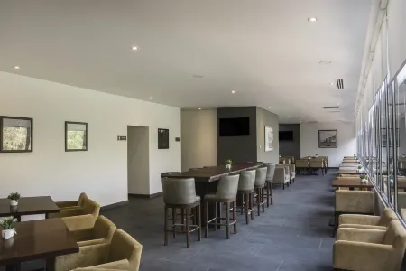 HAMPTON INN BY HILTON SAN LUIS POTOSI Отели рядом с достопримечательностью «Parque Central-Nara Garden»