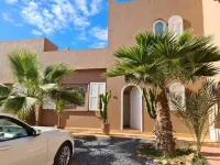 Miroirft DE LA Plage DE LA Villa Hotels in 