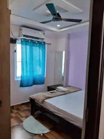 Cozy 1BR Queen Suite by Botanical Gardens: Flat 501 Отели в г. Рангаредди