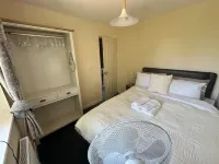 A 3bed house, about 25mins drive to Cheshire Oaks, UK's largest Designer Outlet Hotels in Runcorn