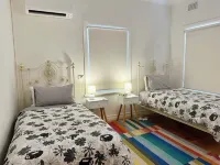 Hill Cottage, comfortable pet friendly home away from home