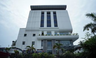 Hotel Saffron Crest